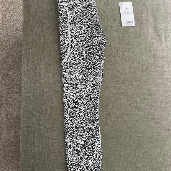 Athleta Stash legging with pockets - Picture 2 of 5